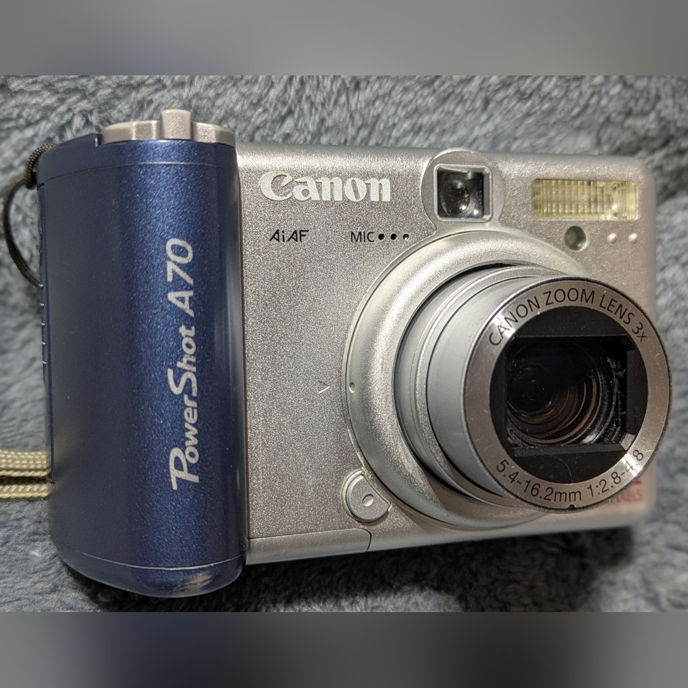 Vintage Canon PowerShot A70 Silver/ Blue Digital Camera Bundle